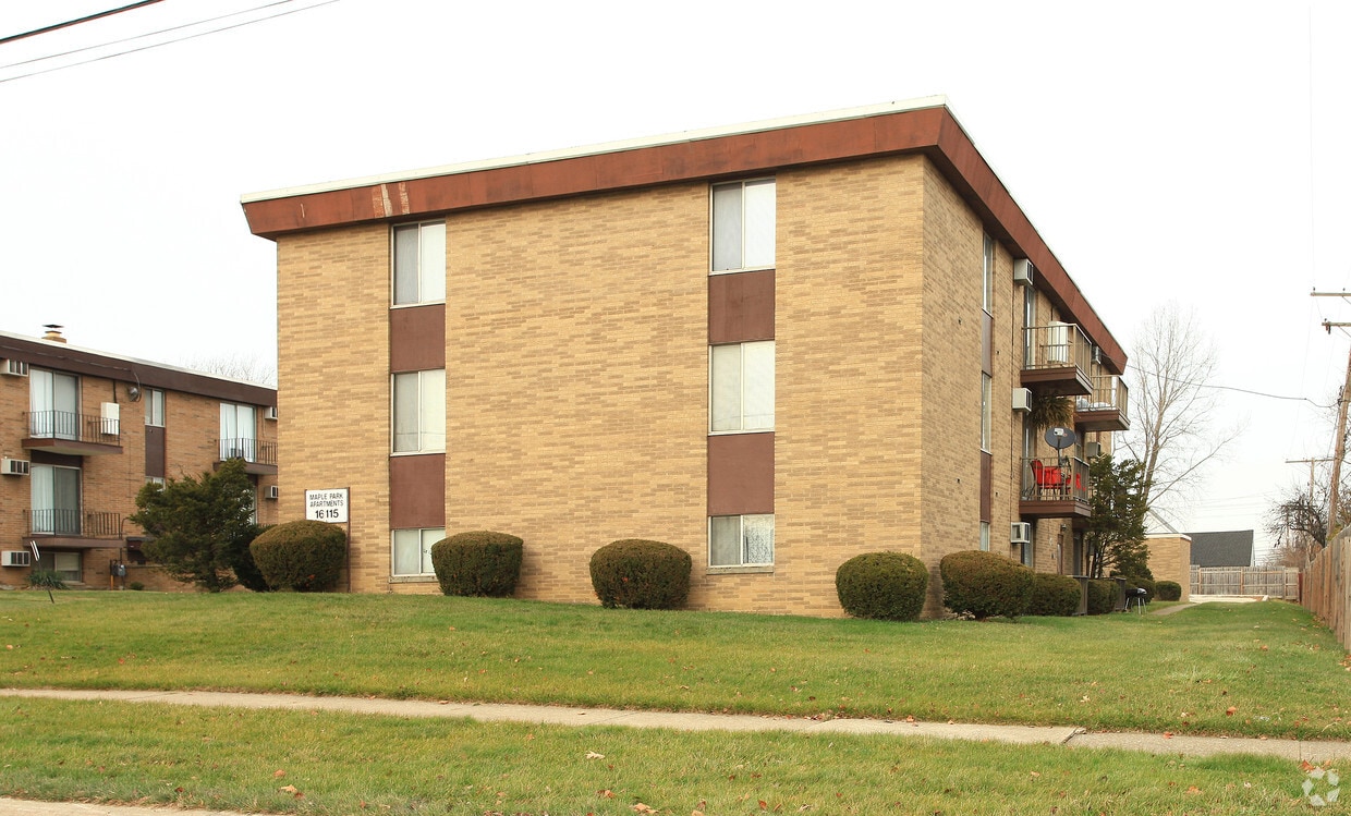 Building Photo - 16115 Maple Park Dr