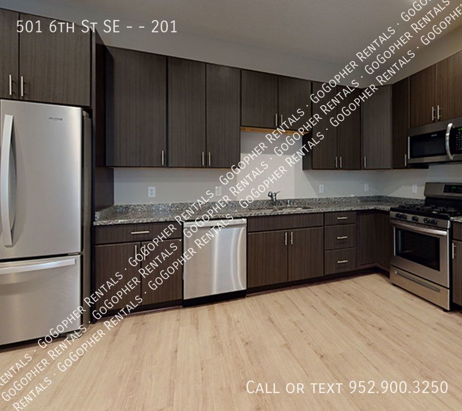 Primary Photo - 4 Bedroom Apartment Close to U of M Campus!
