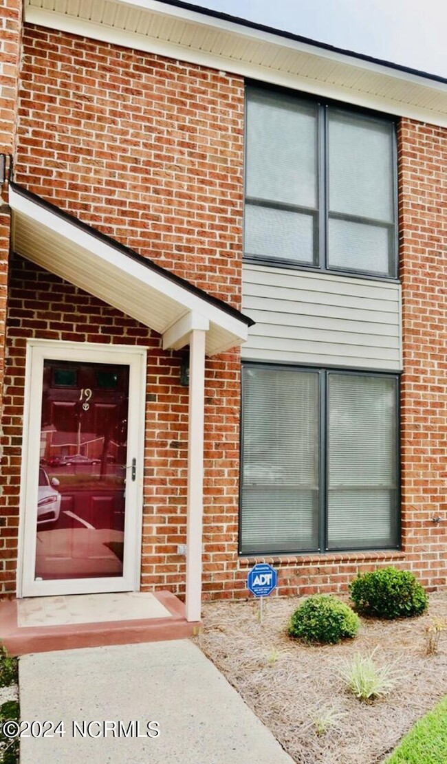 Building Photo - 19 Upton Ct Dr
