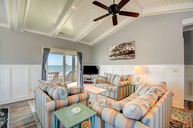 Building Photo - Oceanfront- Pet Friendly- Fully Furnished-...