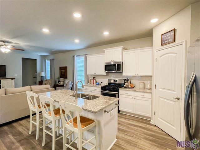 Granite counters, gas range, large walk in pantry - 1111 Meridian Dr