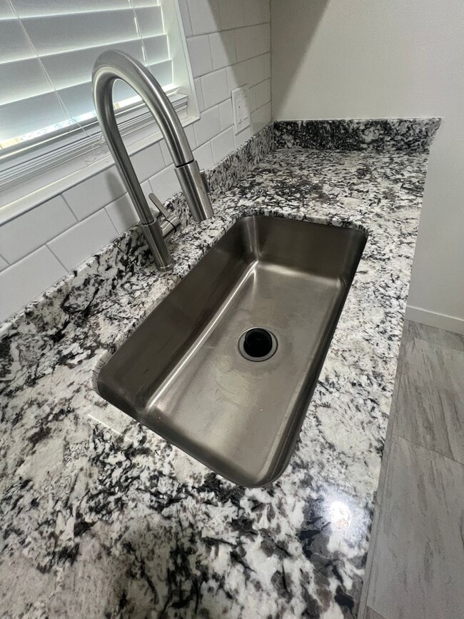 Building Photo - Recently Remodeled-Charming & Cozy Studio ...