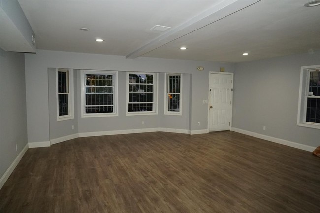 Foto del edificio - 335 Mercer Loop
