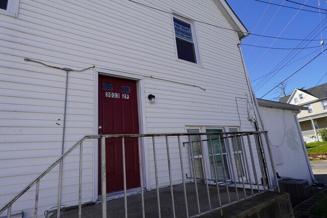 Foto del edificio - 3033 Hamilton Ave