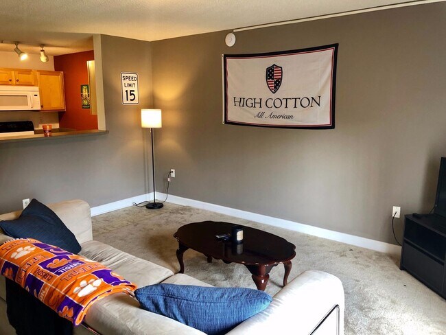 Foto del edificio - Roommate Matching Available in Harts Cove!