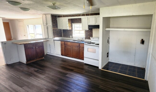 Building Photo - 27485 US-31
