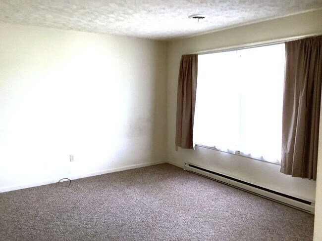 Foto del edificio - Spacious 3-Bed, 2.5-Bath Ranch-Style Home with Garage & Patio