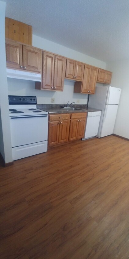 Primary Photo - 2420 Spooner Ave