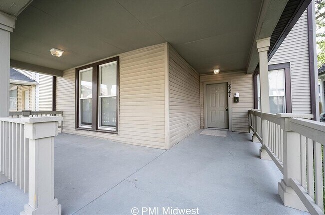 Building Photo - 2341 N Kenwood Ave
