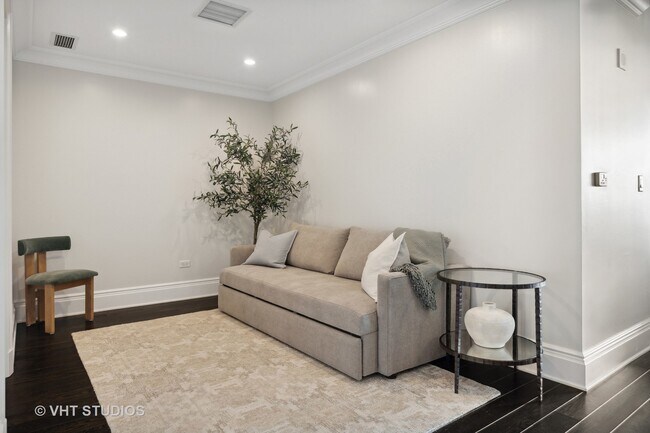 Foto del edificio - 2550 N Lakeview Ave
