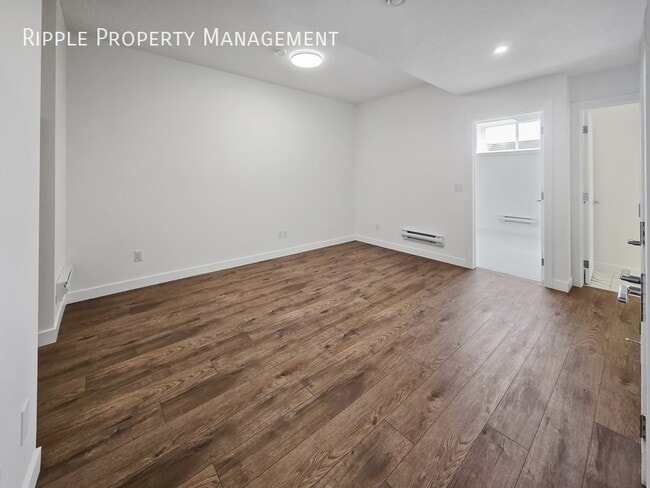 Photo du bâtiment - BRAND NEW 1 BED, 1 BATH BASEMENT SUITE | MODERN FINISHES | PRIVATE ENTRY