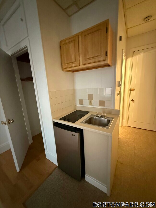 Foto del edificio - 272 Newbury St