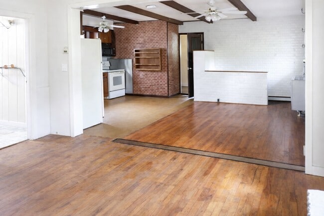 Building Photo - 10 Walnut St