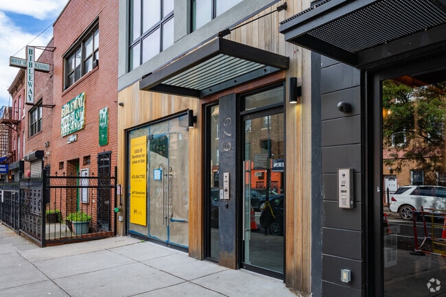 Building Photo - 679 Franklin Ave