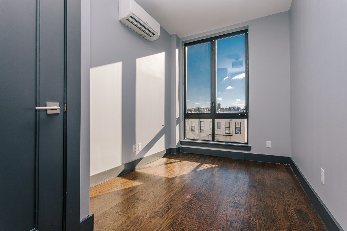 Foto principal - 306 Stockholm St