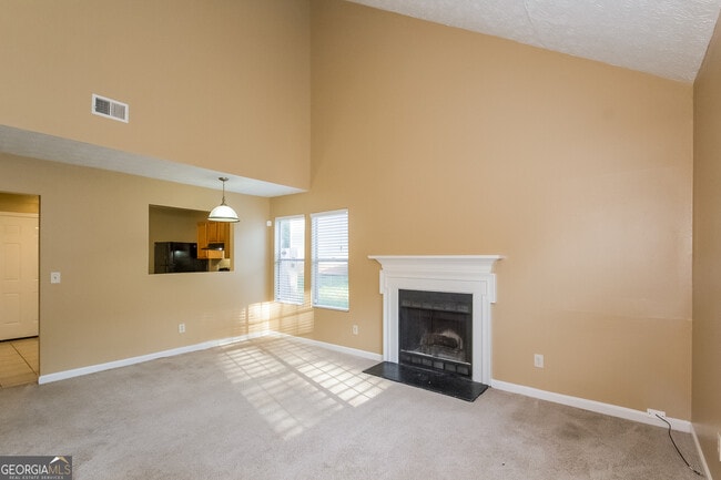 Building Photo - 1975 Glenwood Downs Dr