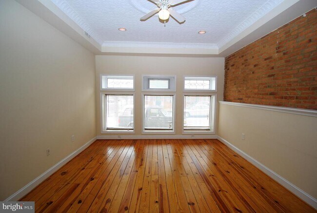 Foto del edificio - 1300 S Hanover St