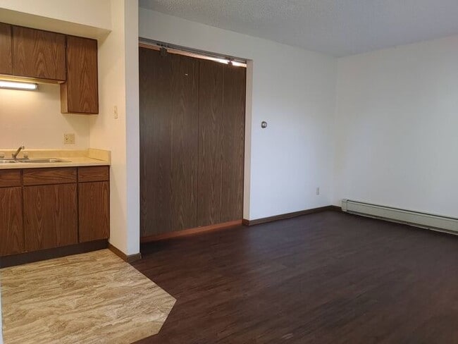 Building Photo - $925 | 1 Bedroom, 1 Bathroom Apartment | N...