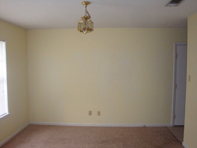 Building Photo - 1504 Coach St