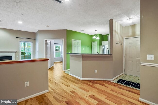 Foto del edificio - 1708 Lake Shore Crest Dr