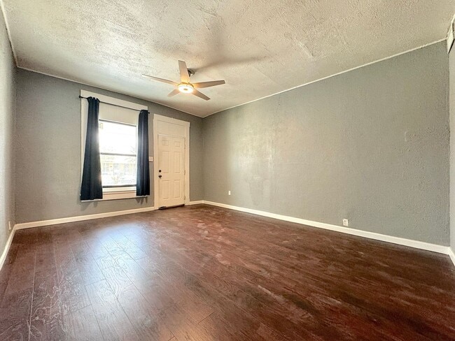 Building Photo - 3906 Tularosa Ave