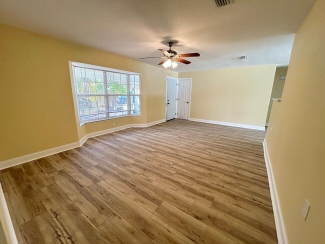 Building Photo - Remodeled 3 bedroom 2 bath Home in NE St Pete