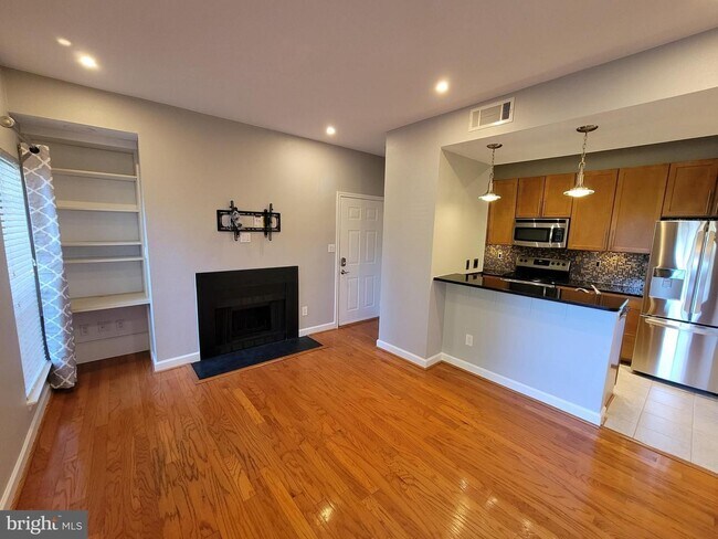 Foto del edificio - Charming 1BR/1BA Condo in Sought-After Penderbrook Square