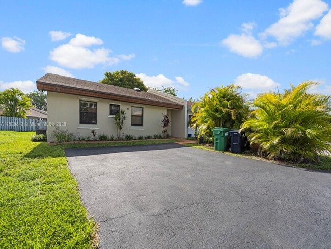 Building Photo - 5207 SW 141st Pl