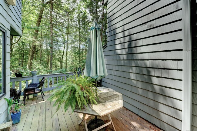 Building Photo - 436 Evergreen Rd