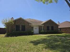 Building Photo - 2126 Woodglen Dr
