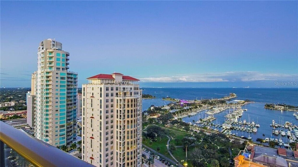 Foto principal - Stunning Furnished One St. Pete Rental