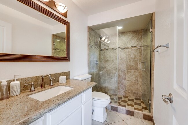 Building Photo - 7832 Seaglen Dr