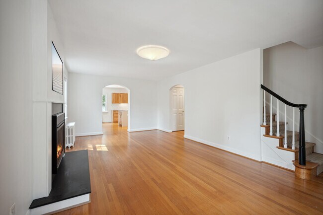 Building Photo - 2612 Fordham Rd