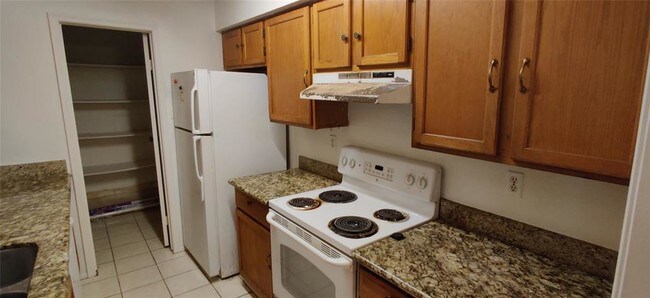 Building Photo - 7400 Bellerive Dr