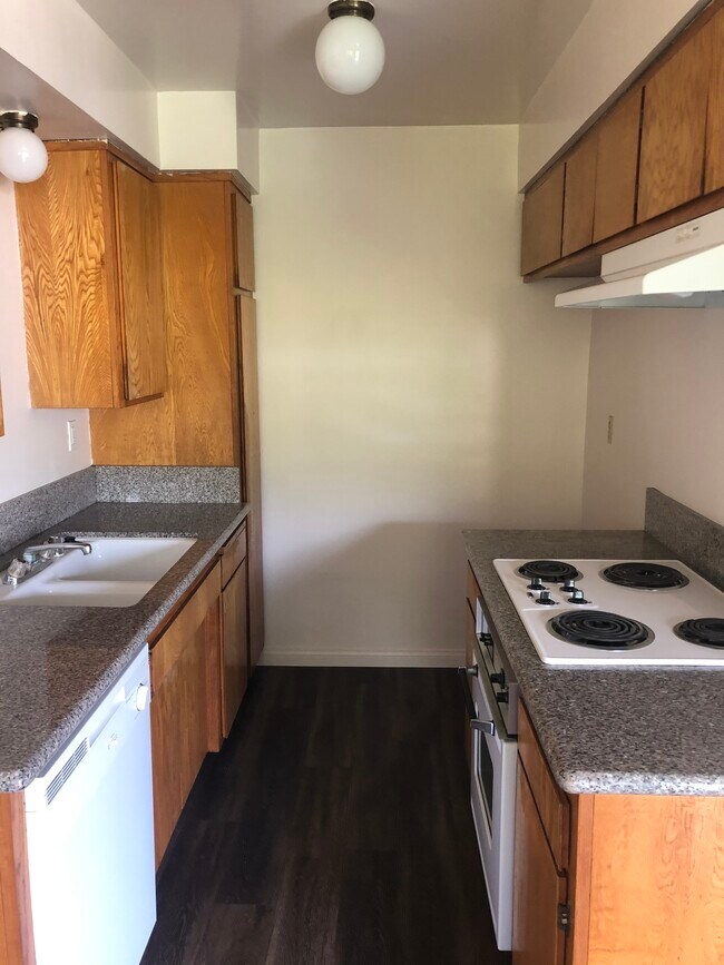 6037 Greenleaf Ave Unit 6, Whittier, CA 90601 Apartments in Whittier