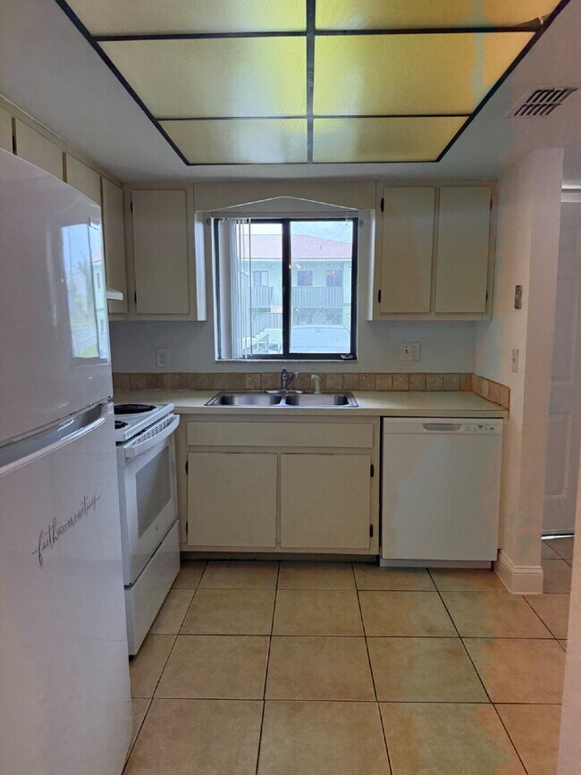 Foto del edificio - 2 bedroom, 2 bathroom in College Pines!
