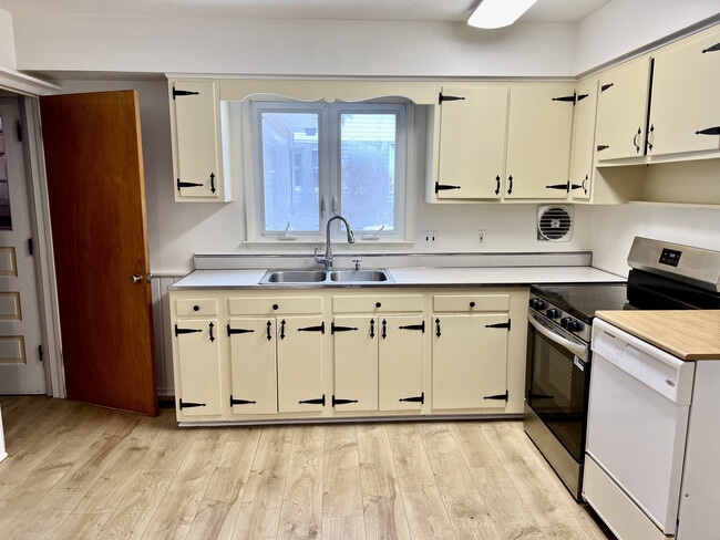 New electric stove - 1201 Hollyview Dr