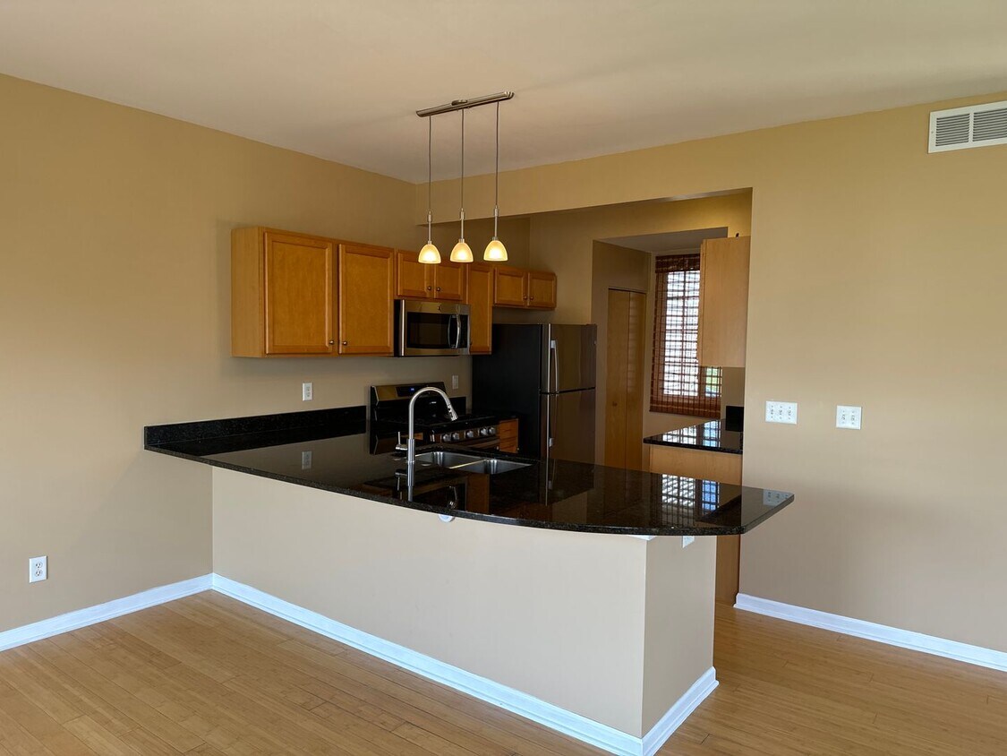 Foto principal - 7428 Thomas Dr