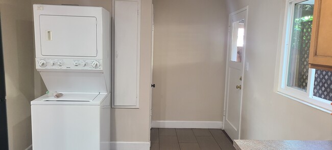 Lavadora y secadora de cocina - 175 W I St