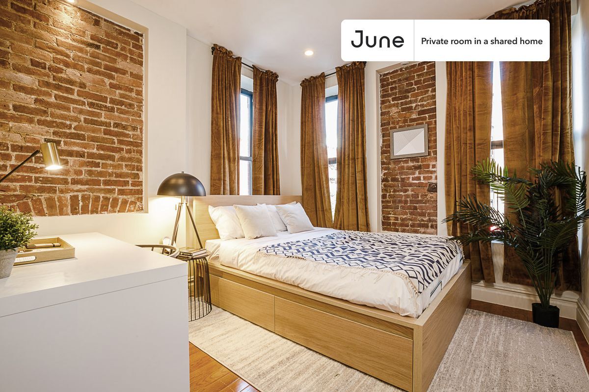 Foto principal - Private bedroom in 3 bed/2 bath Home
