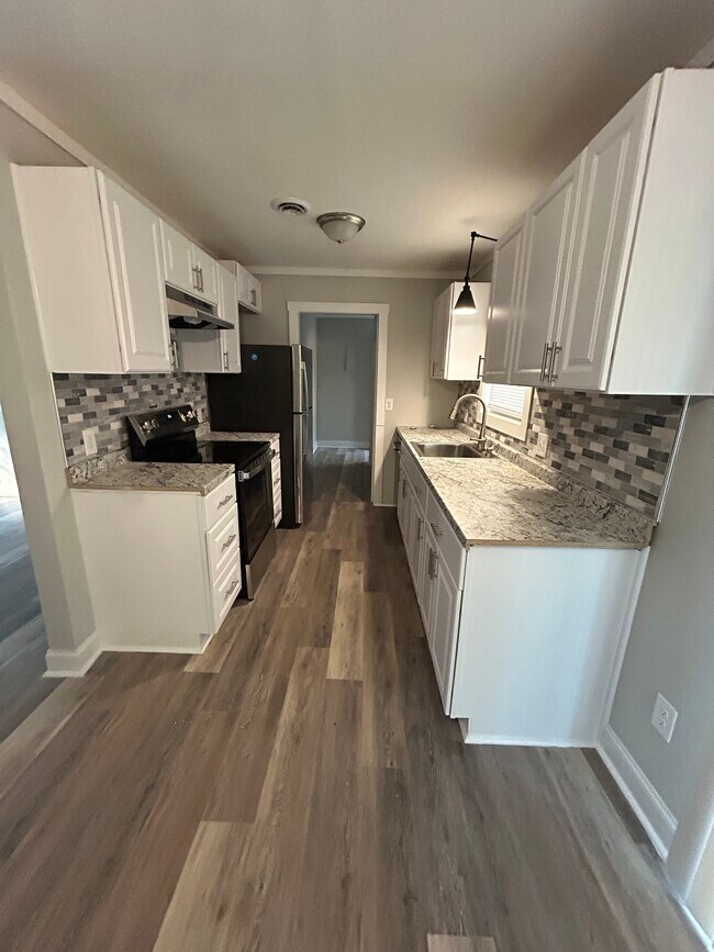 Building Photo - 4764 Longview Dr