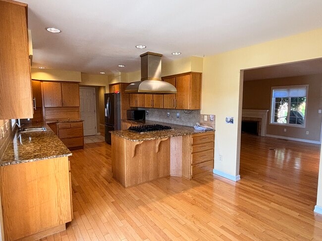 Building Photo - 1150 SE Polk Cir