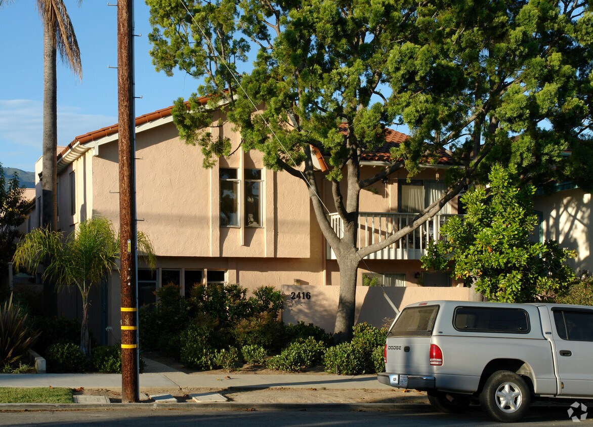 Building Photo - 2416 De La Vina St
