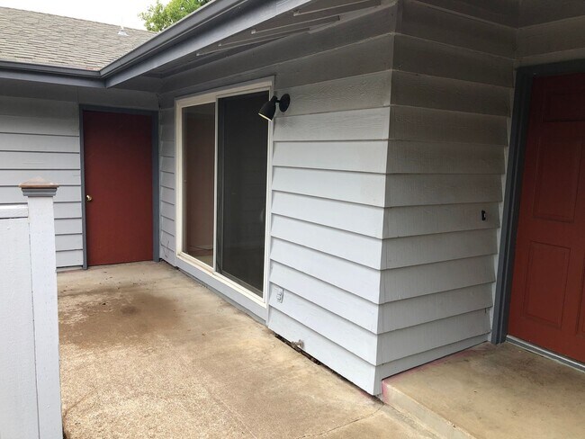 Foto del edificio - Updated 3 bedroom 1 1/2 bath home in a gre...
