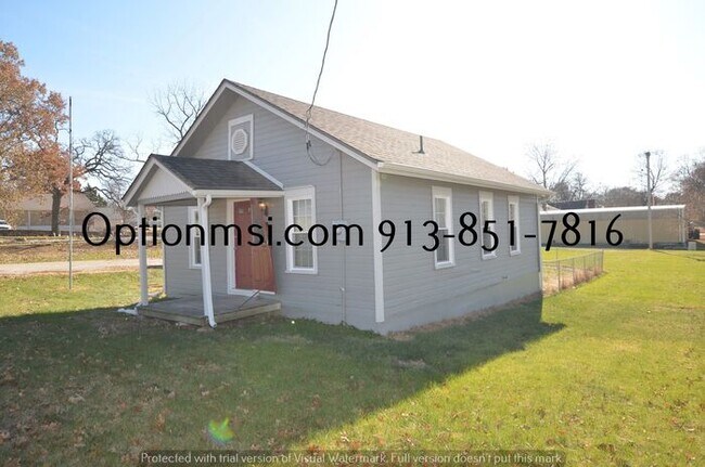Building Photo - Available NOW