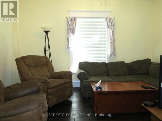 Photo du bâtiment - 173 Mt Pleasant Ave