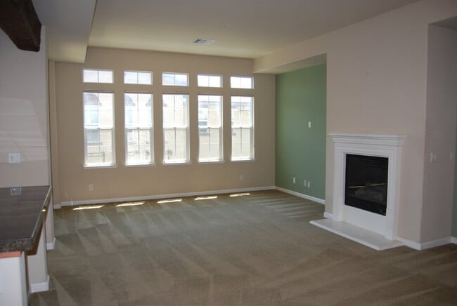 Building Photo - 2 Bedroom, 2 Bathroom Townhome in Damonte Ranch