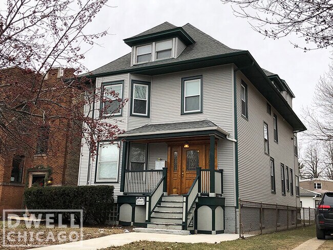 Building Photo - 3818 N Kenneth Ave