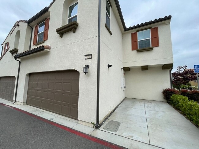 Building Photo - 35795 Landon Ln