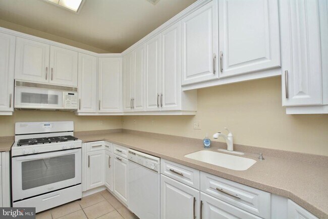 Foto del edificio - 2701 Bellforest Ct